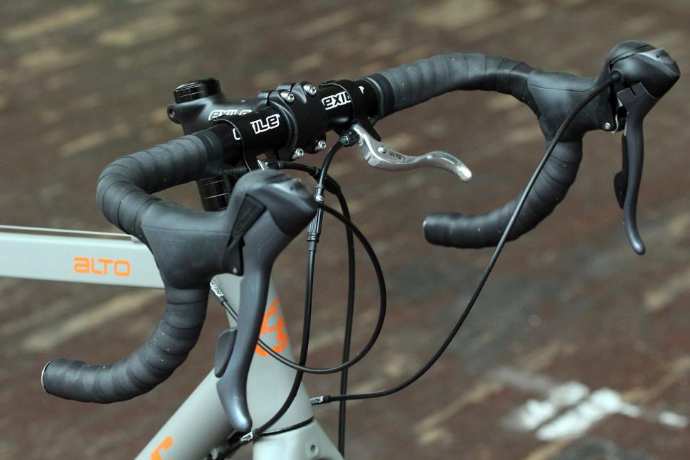 Review Claud Butler Alto CX9 cyclocross bike road.cc